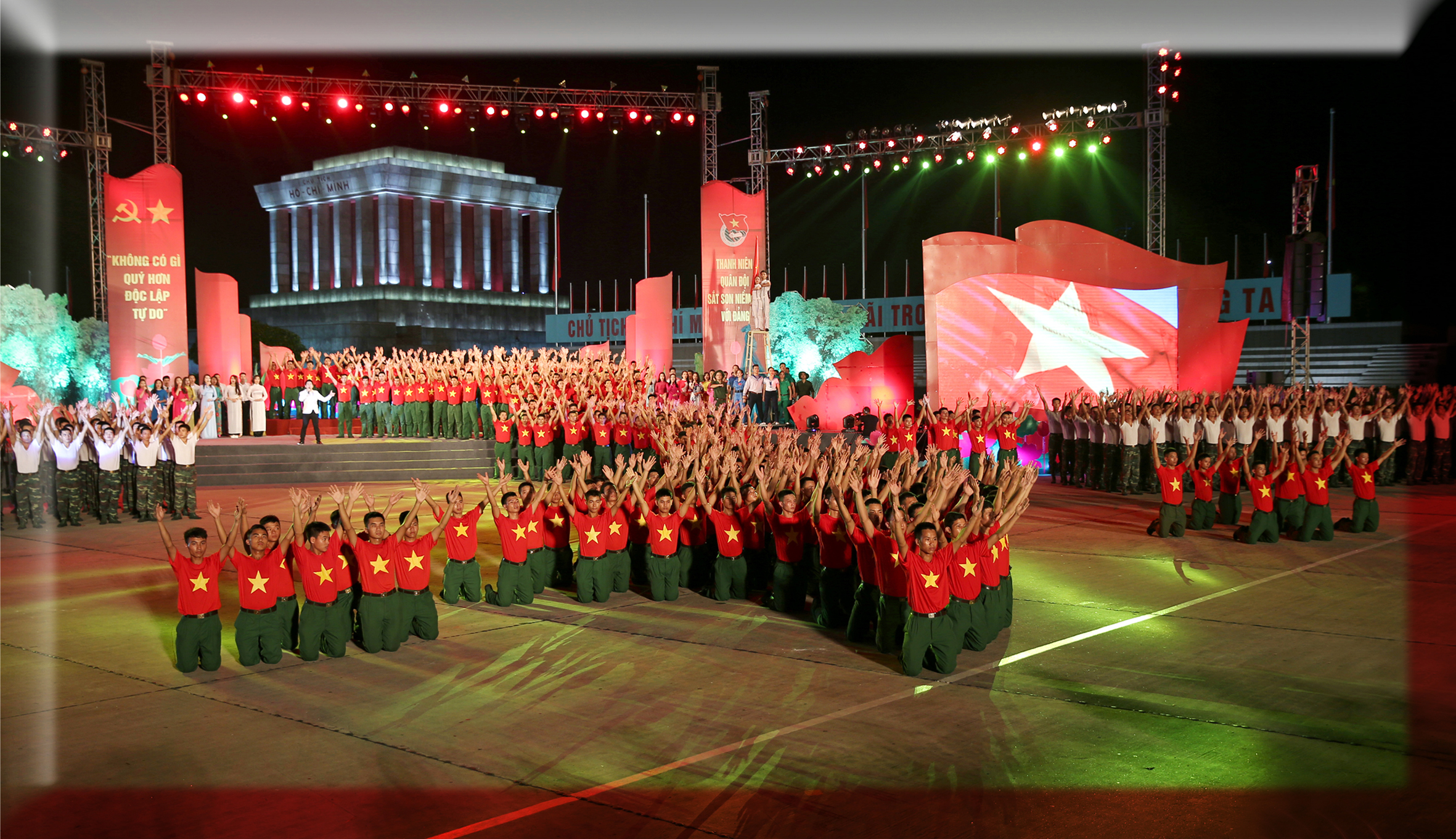 Ra sức thi đua bằng những việc làm thiết thực